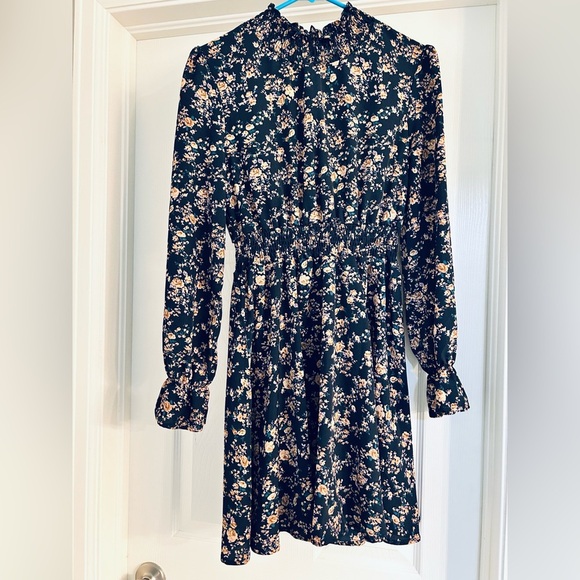 NWOT Floral Long Sleeve Dress - Picture 2 of 3
